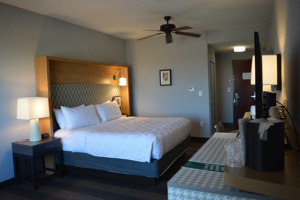 Standard King Room Mobility Accessible,1458173440:JPEG